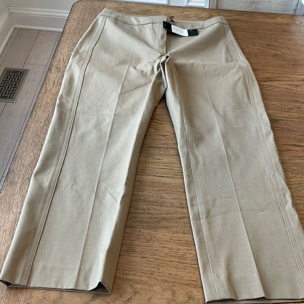 WOMAN KHAKI COLORED CAPRIS PANTS.  NEW WITH TAGS
